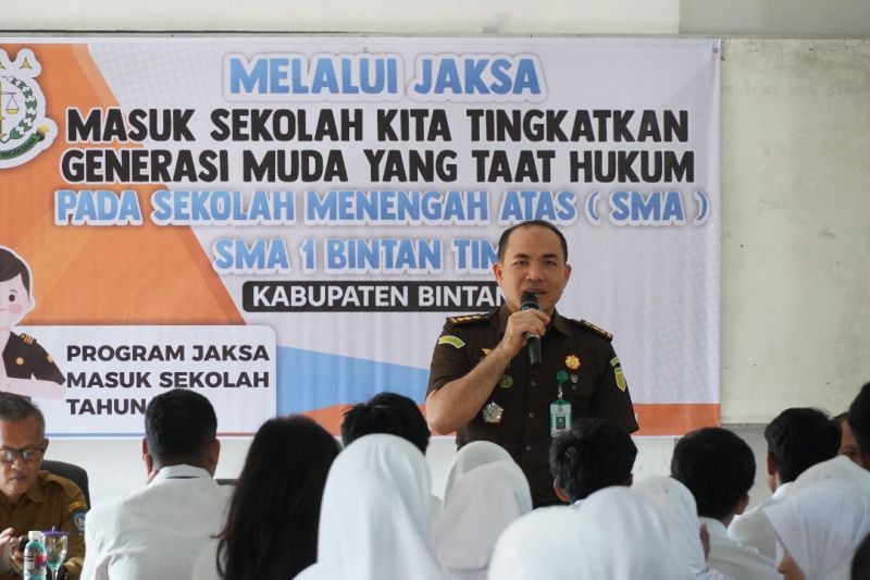 jaksa masuk sekolah