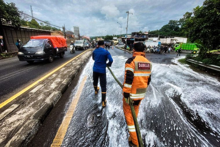 cairan kimia tumpah padalarang