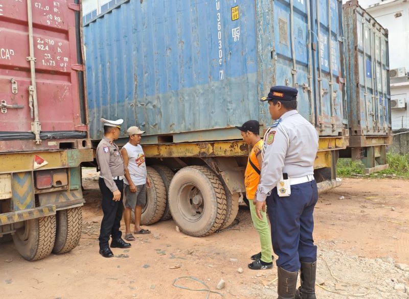 sopir truk tanjungpinang