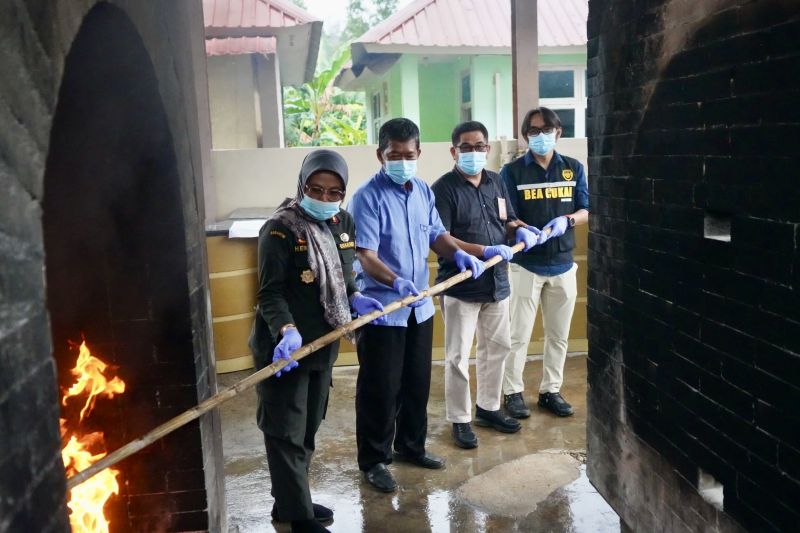 komoditas masuk batam dimusnahkan
