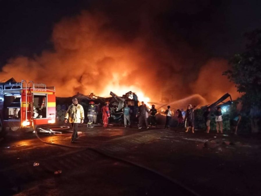 Desa Air Cargo kebakaran
