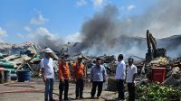 Gudang limbah kebakaran