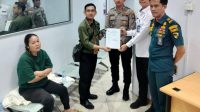 Wni lompat dari kapal Wni lompat dari kapal