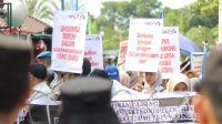 Demo buruh di batam