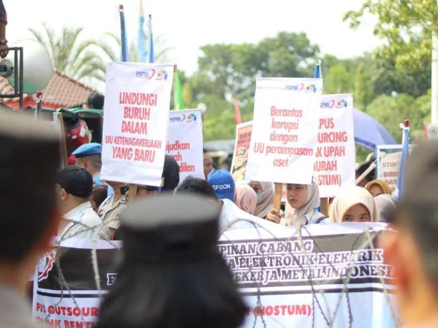 Demo buruh di batam