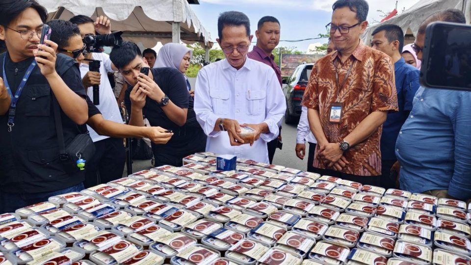 Rekor muri ikan asam pedas