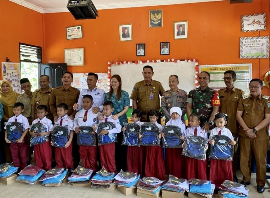 Bupati anambas aneng