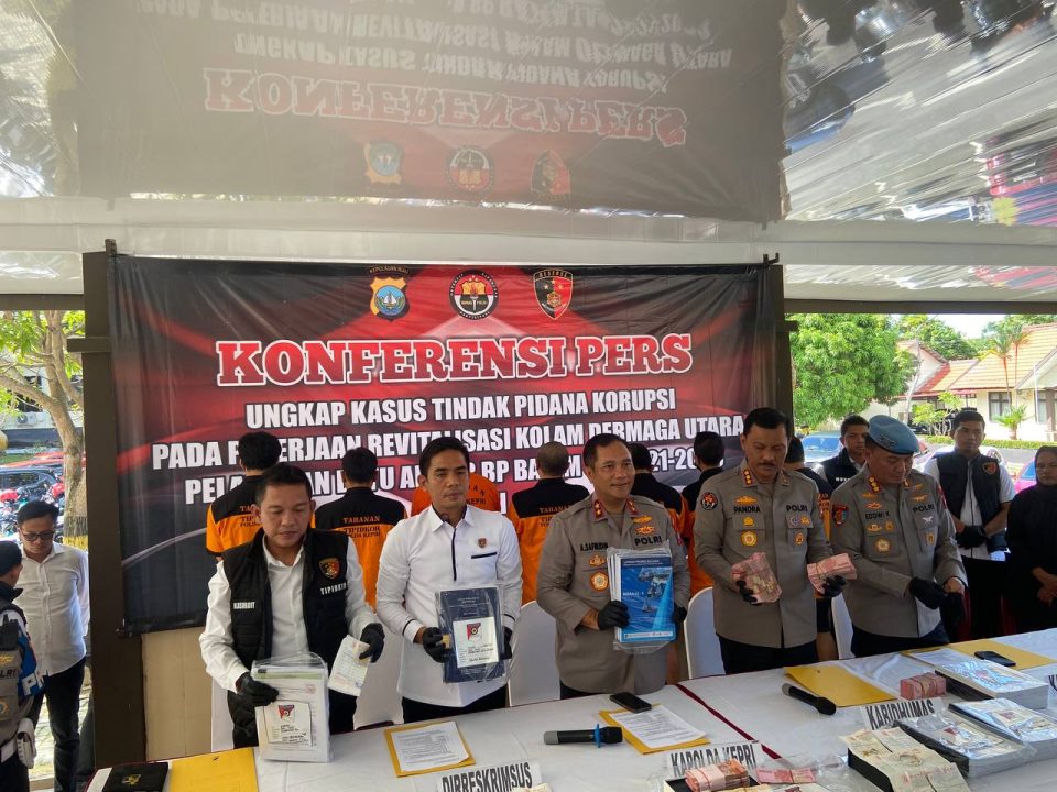 Tersangka korupsi dermaga batu ampar Tersangka korupsi dermaga batu ampar