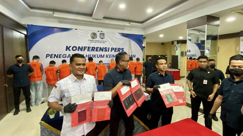 Imigrasi Batam deportasi
