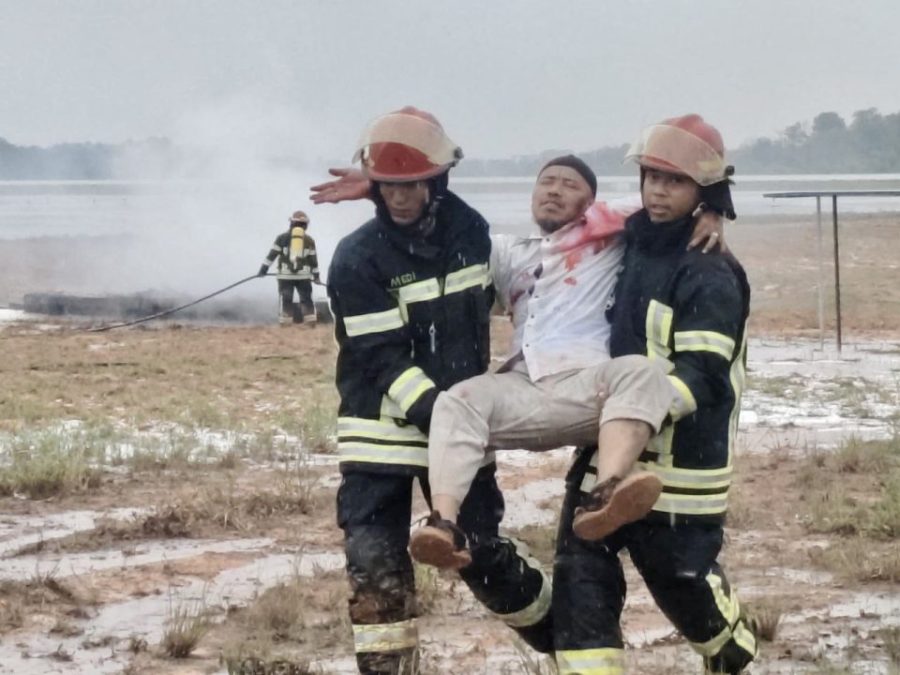 Simulasi pesawat kecelakaan