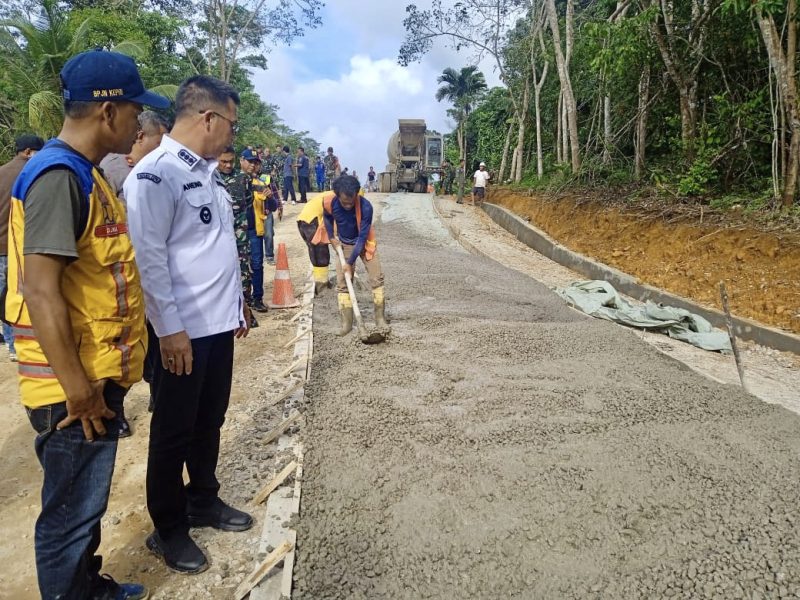 Proyek jalan di anambas