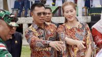 Gerakan ayah mengambil rapor