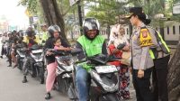 Kapolres Yunita Berbagi Takjil