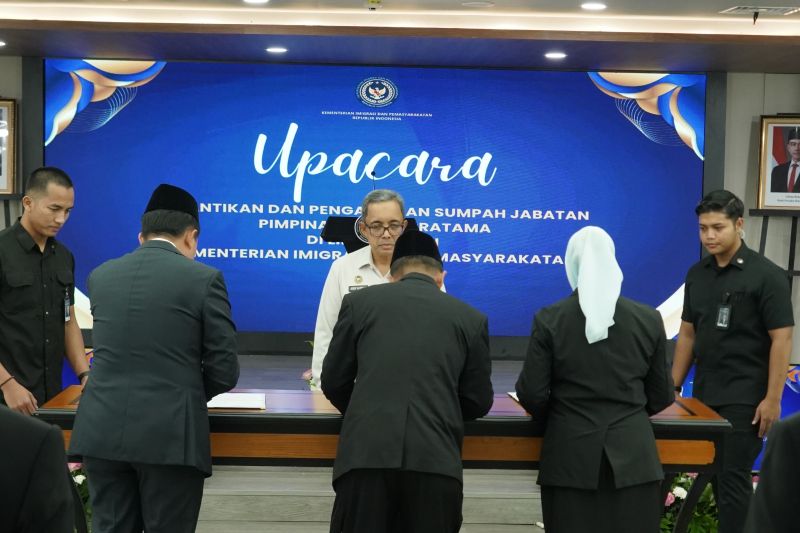 Kepala imigrasi batam wahyu
