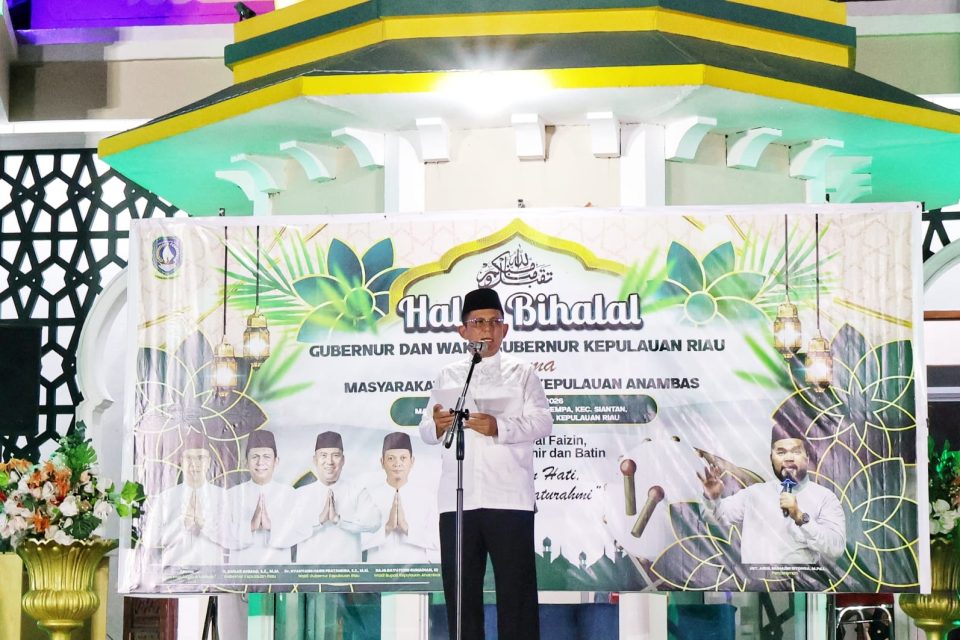 Gubernur Ansar ANambas