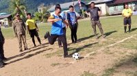 Bupati Kepulauan Anambas Aneng membuka turnamen sepak bola HUT Desa Mubur di lapangan Desa Mubur, Kecamatan Siantan Utara.