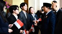 Presiden Prabowo tiba di Paris dalam kunjungan kenegaraan untuk memperkuat hubungan Indonesia dan Prancis.