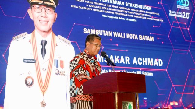 Rapat pemangku kepentingan sektor kelistrikan dan pajak daerah di Batam.