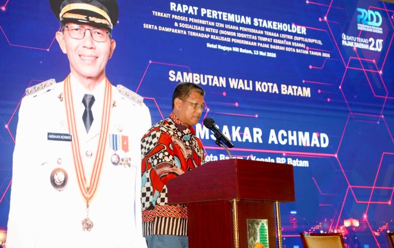 Rapat pemangku kepentingan sektor kelistrikan dan pajak daerah di Batam.