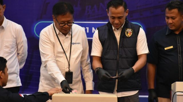 Uang palsu batam dimusnahkan