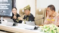 Gubernur NTT Melki Laka Lena dan Wali Kota Batam Amsakar Achmad membahas pengembangan FTZ dan kerja sama ekonomi di Batam.