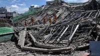 Pencarian korban gedung proyek ambruk di Angeles Filipina.