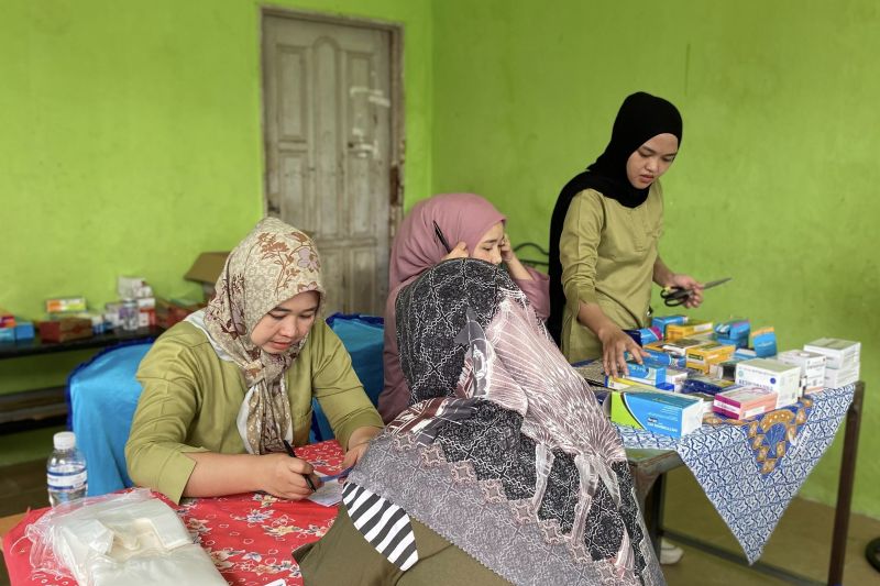 Warga Cipta Asri Sagulung mengikuti pemeriksaan kesehatan dan edukasi jaringan gas PGN Batam.