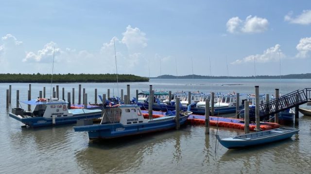 Aktivitas nelayan di pesisir Batam yang mendapat perlindungan BPJS Ketenagakerjaan dari pemerintah daerah.