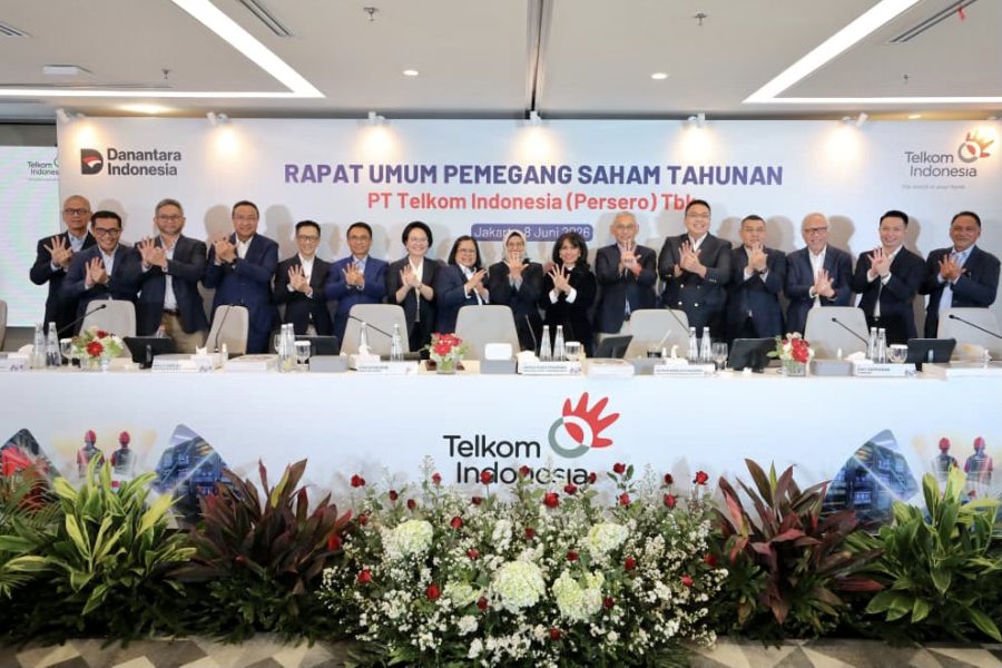 Direktur Utama Telkom Dian Siswarini dalam paparan hasil RUPST 2025 yang menyetujui dividen Rp 21,9 triliun dan buyback saham Rp 4 triliun.