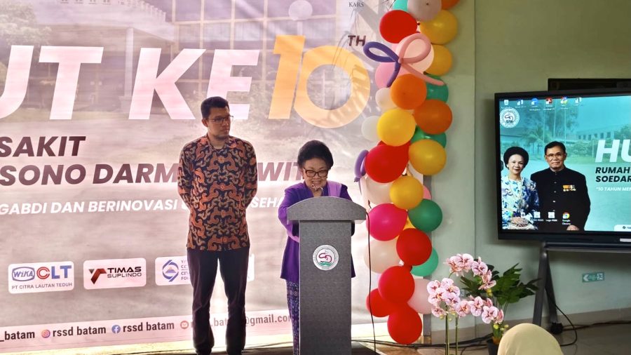 Sri Soedarsono saat perayaan HUT ke-10 RS Soedarsono Darmosoewito di Batam.