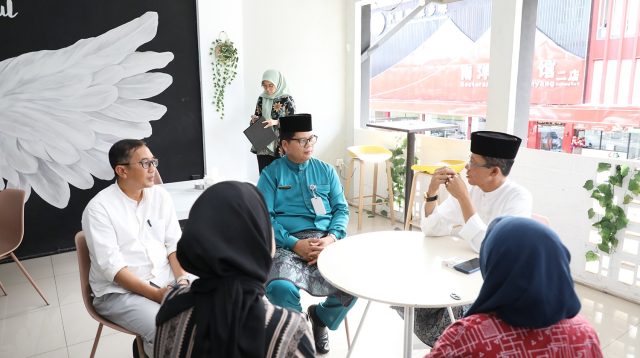 Pejabat Pemko Batam mengikuti rapat virtual dengan Komisi II DPR RI membahas belanja pegawai dan PPPK.