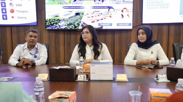 Rapat koordinasi BP Batam dan perwakilan pedagang UMKM Mega Legenda membahas penataan kawasan dan jadwal pengosongan lapak di Batam.