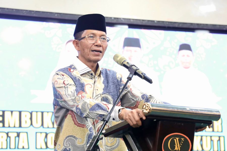Wali Kota Batam Amsakar Achmad membuka Training Centre kafilah MTQH Batam di Golden View Hotel.