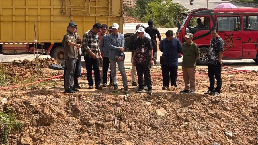 Tim BP Batam mengecek kawasan rawan banjir di Kota Batam.