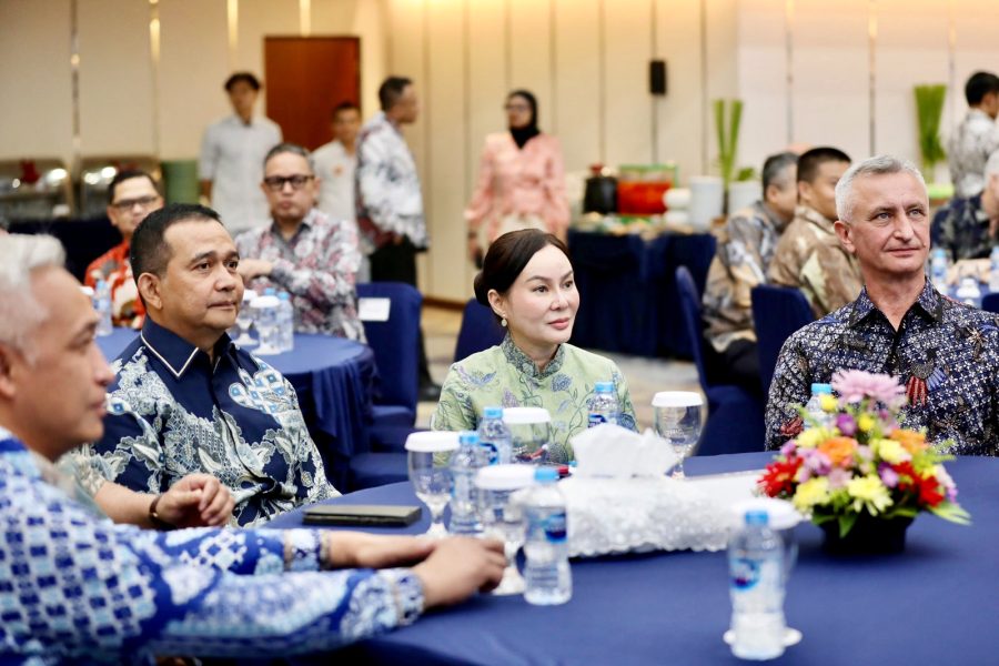 Li Claudia Chandra bersama delegasi Kementerian Pertahanan RI dan atase pertahanan dari 19 negara sahabat saat mengikuti Defence Attache Tour 2026 di Kantor BP Batam.