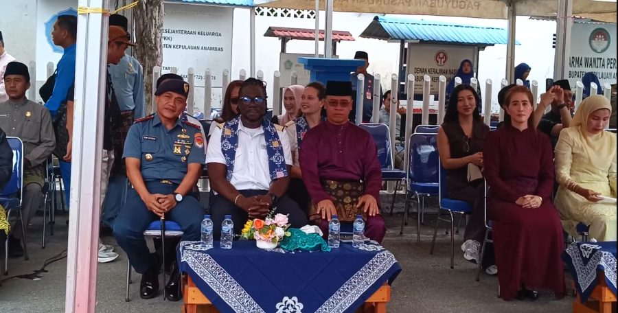 Kapal pesiar MV Odyssey membawa wisatawan mancanegara ke Kepulauan Anambas.