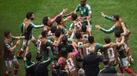 Raul Jimenez merayakan gol Meksiko ke gawang Afrika Selatan pada laga Grup A Piala Dunia 2026 di Estadio Azteca.