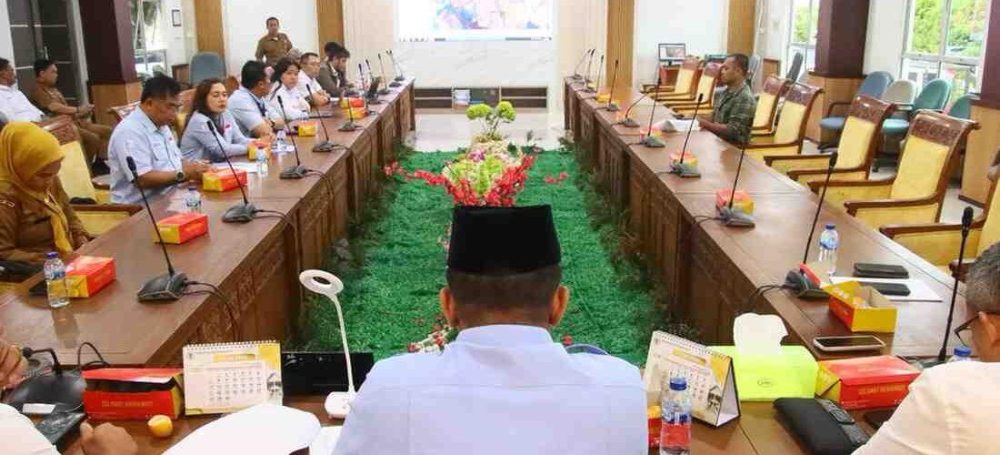 Rapat dengar pendapat DPRD Batam membahas akses listrik dan air bersih warga Sei Lekop.