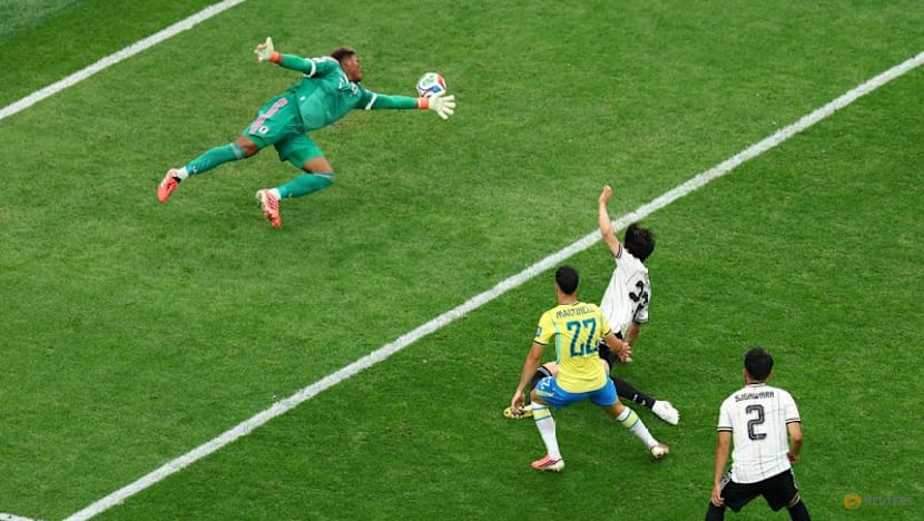 Gabriel Martinelli merayakan gol kemenangan Brazil atas Jepang pada babak 32 besar Piala Dunia.