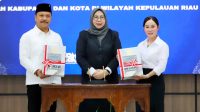 Li Claudia Chandra menerima laporan hasil pemeriksaan BPK dan opini WTP untuk Kota Batam.