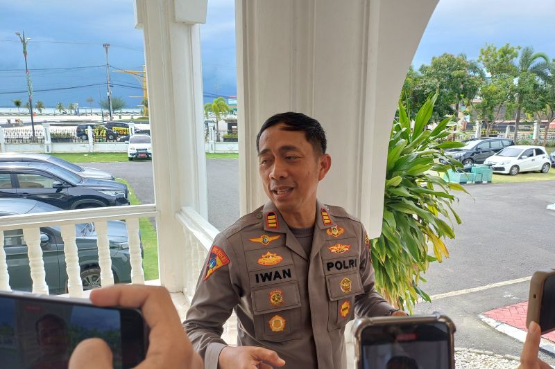 Petugas Polresta Tanjungpinang menjelaskan bahwa foto pocong viral di media sosial merupakan hoaks hasil rekayasa AI.