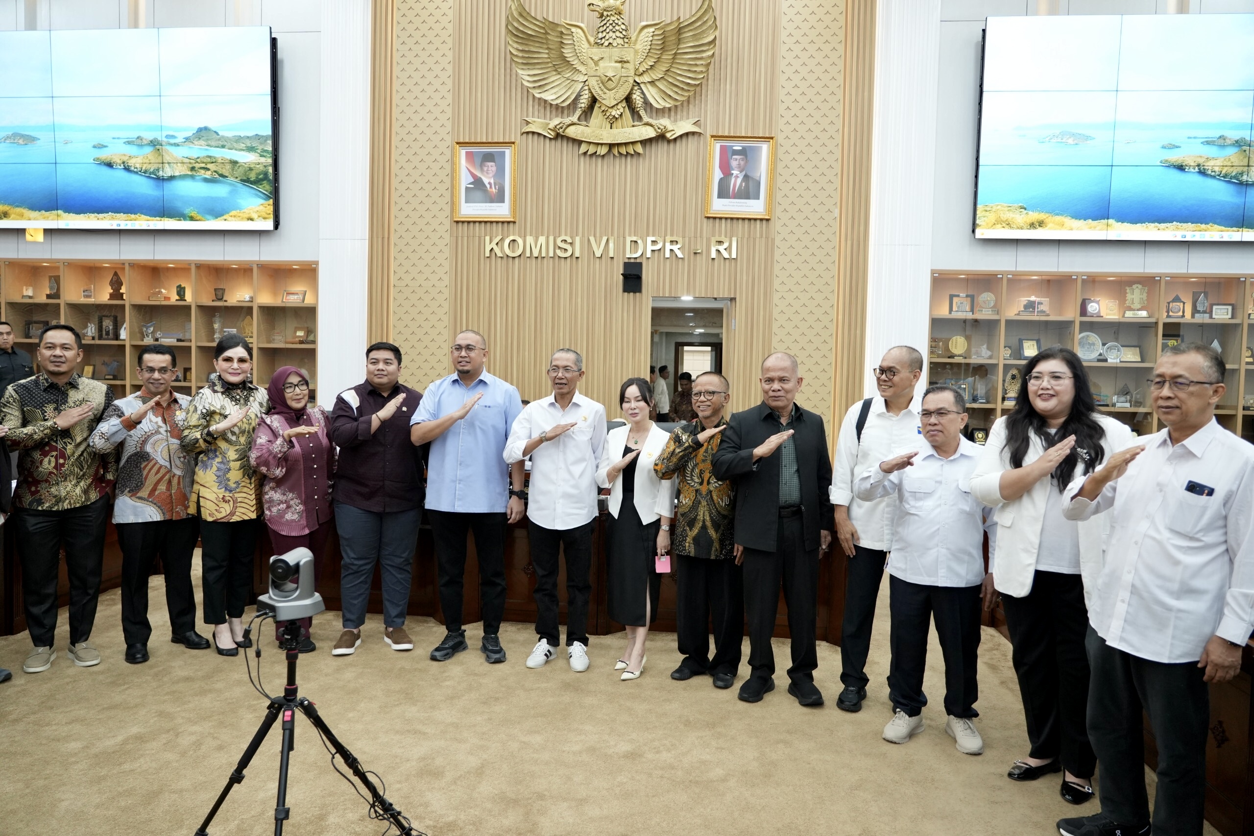 Kepala BP Batam Amsakar Achmad saat mengikuti RDP dengan Komisi VI DPR RI di Jakarta.