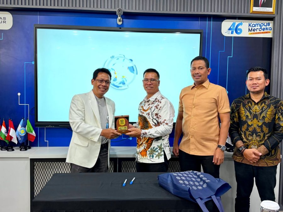 Bupati Kepulauan Anambas Aneng menandatangani kerja sama dengan Universitas Budi Luhur untuk mendukung pembangunan sumber daya manusia dan riset daerah.