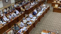 Rapat Panja RUU Polri di DPR membahas syarat pendidikan calon anggota kepolisian.