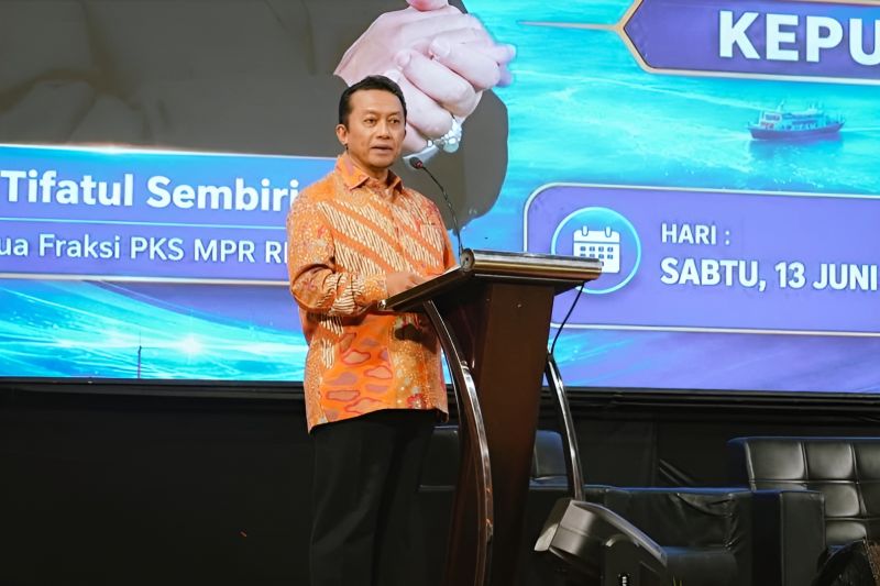 Tifatul Sembiring mendorong pengembangan Ekonomi Utara Indonesia melalui sektor pelabuhan, jasa maritim, perdagangan, dan pariwisata yang memanfaatkan posisi strategis Selat Malaka.