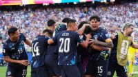 Pemain Paraguay merayakan kemenangan atas Jerman setelah adu penalti pada pertandingan Piala Dunia 2026 di Foxborough.