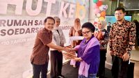 Sri Soedarsono saat perayaan HUT ke-10 RS Soedarsono Darmosoewito di Batam. Sri Soedarsono saat perayaan HUT ke-10 RS Soedarsono Darmosoewito di Batam.