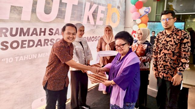 Sri Soedarsono saat perayaan HUT ke-10 RS Soedarsono Darmosoewito di Batam.