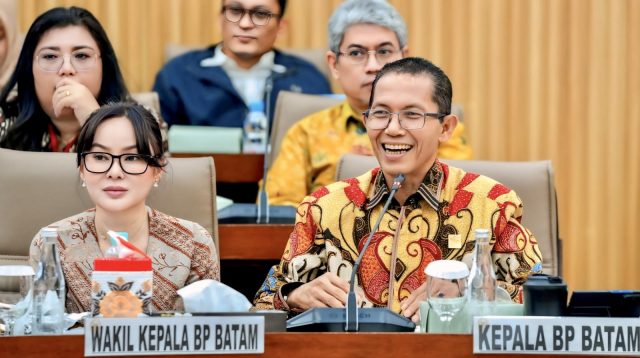 Kepala BP Batam Amsakar Achmad memaparkan kinerja investasi dan laporan keuangan BP Batam di hadapan Komisi VI DPR RI.