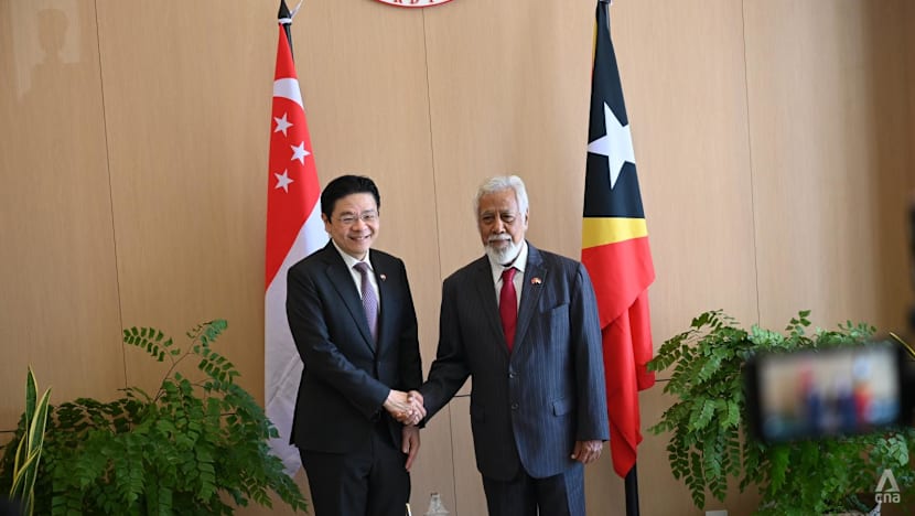 Lawrence Wong dan Xanana Gusmao dalam konferensi pers di Dili membahas peluang kerja warga Timor-Leste di Singapura.